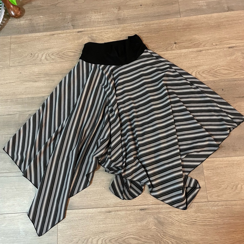 MIDI asymmetrical skirt